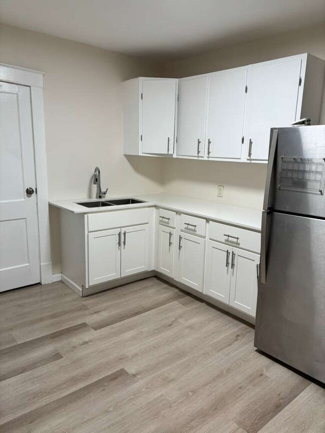 Building Photo - 2423 Falls St