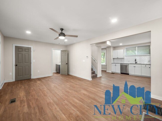 Building Photo - WAIVED APPLICATION FEE THRU 10/06! Large T...