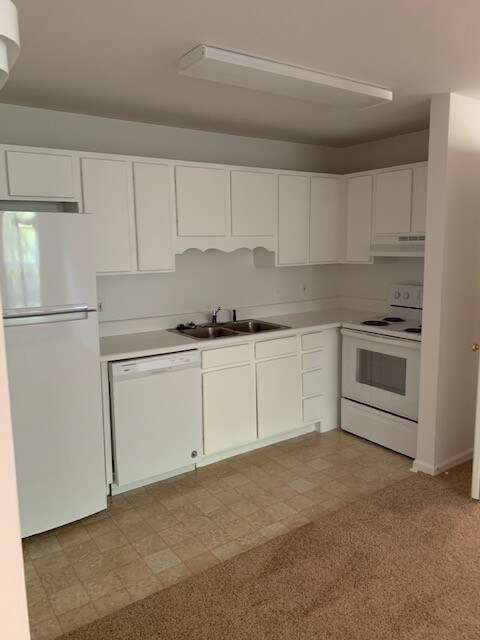 Foto del edificio - 1921 Pine Bough Ln