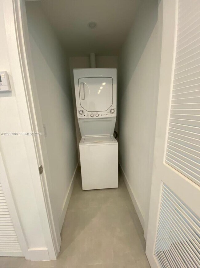 Foto del edificio - 13800 Highland Dr