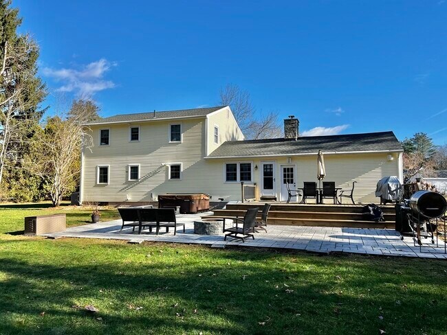 Building Photo - 9 Tinkham Glen