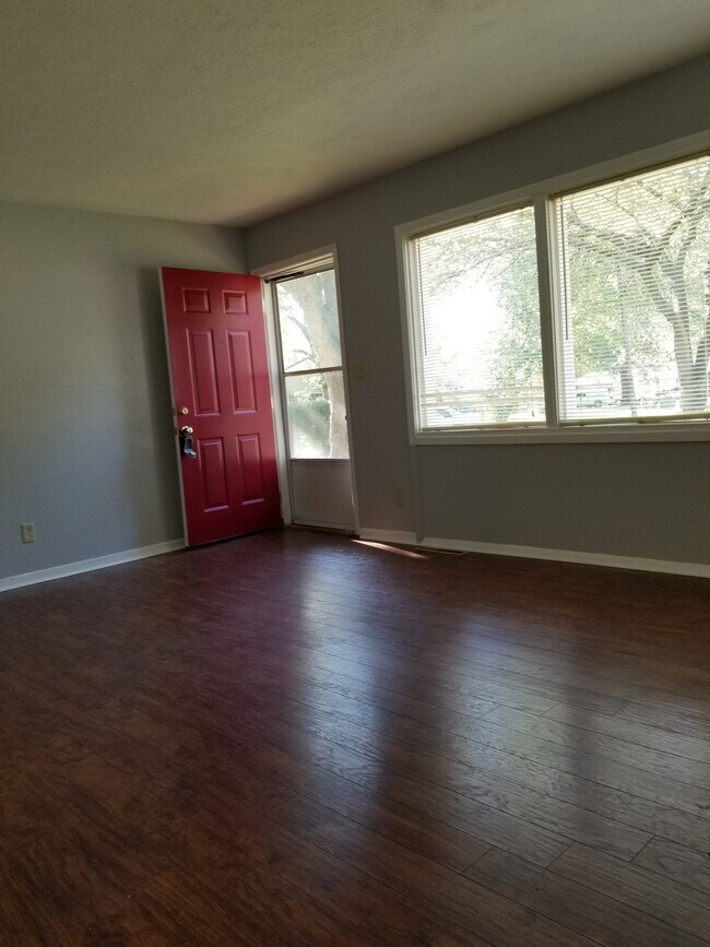 Foto del edificio - Beautifully redone 3 bedroom home in Grand...