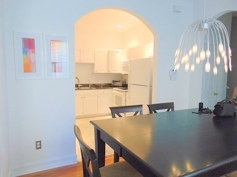 Building Photo - Short Term Furnished 2 story Townhome in S...