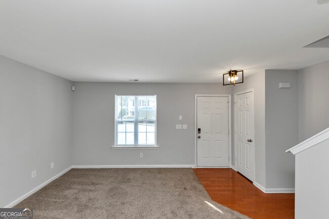 Foto del edificio - 735 Crestwell Cir