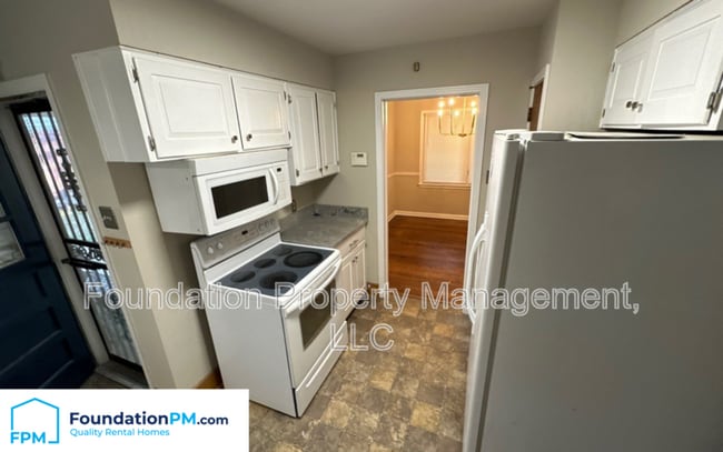 Building Photo - 1633 Estate Dr