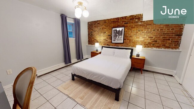 Building Photo - ROOM ONLY in 6-bed/2.0-bath Home