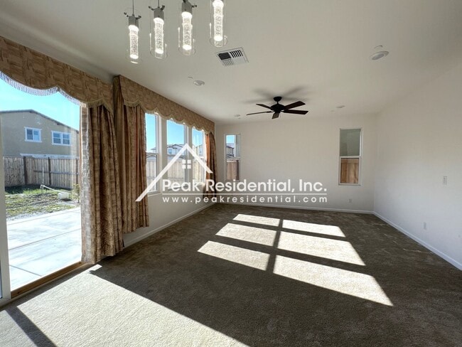 Building Photo - Newer 4bd/3ba Elk Grove Home with 2 Car Garage