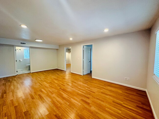 Building Photo - Ashby Duplex
