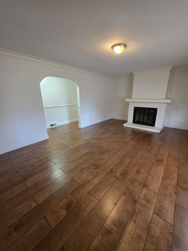 Foto del edificio - 3 BR House UTILITIES INCL!!!!