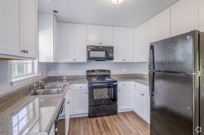 2BR, 2BA - 1,066SF - Kitchen - Paige Mill Court Apartments