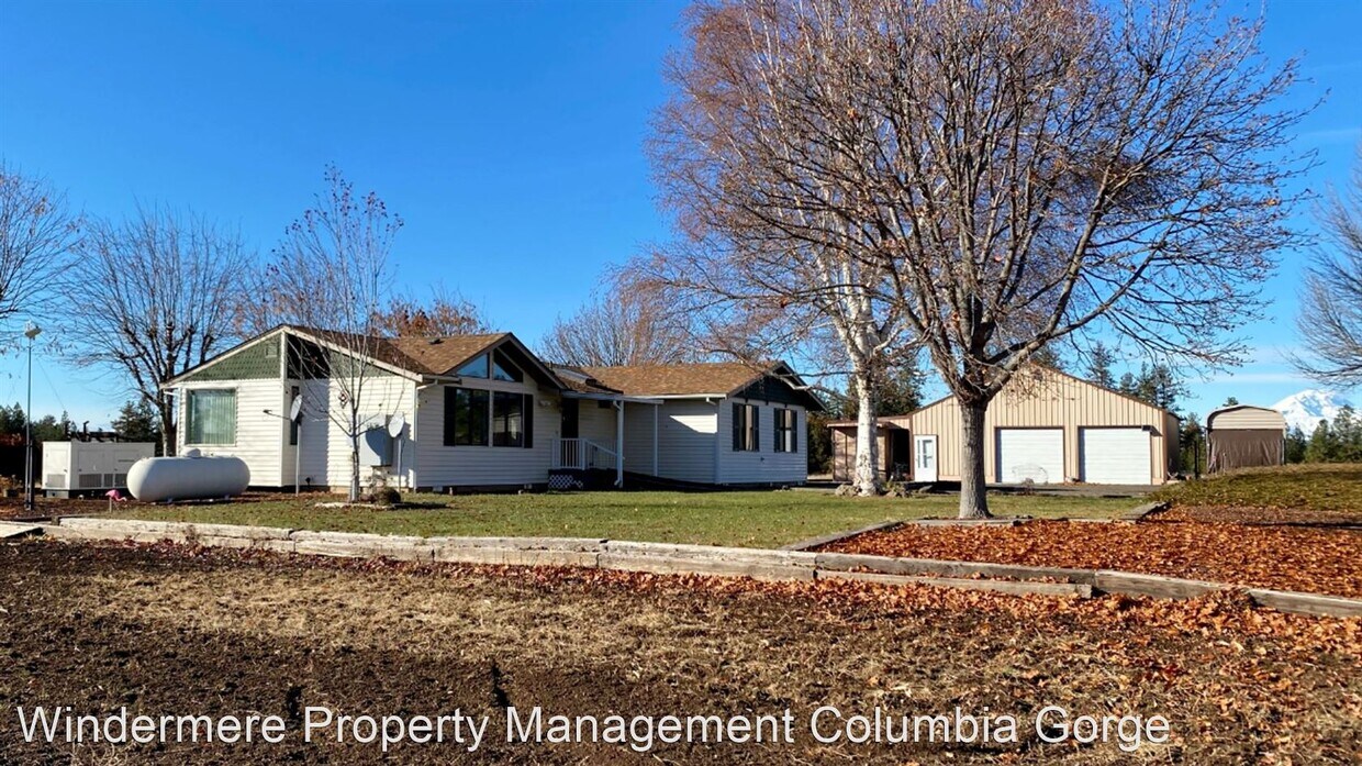 Primary Photo - 3 br, 2 bath House - 813 D and H Rd
