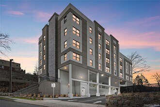 Building Photo - 135 Wakefield Ave