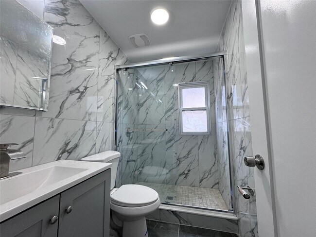 Foto del edificio - 145-39 20th Ave
