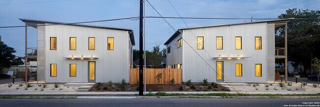 Foto del edificio - Room in Townhome on S Cherry St