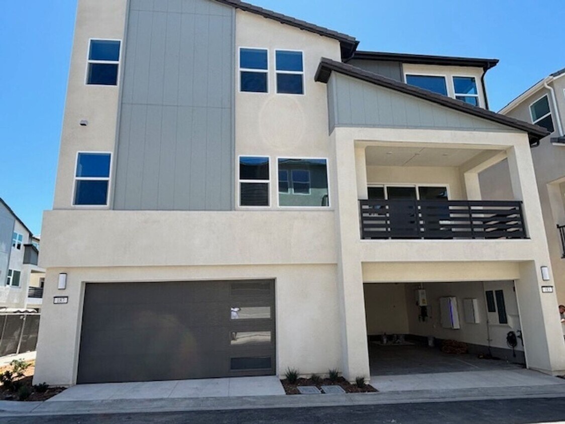 Foto principal - Stunning 4BR and office space for WAH in I...