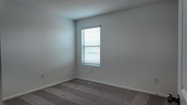 Foto del edificio - 15917 English Rose Rd
