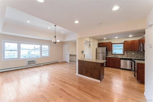Foto del edificio - 228-20 Edgewood Ave