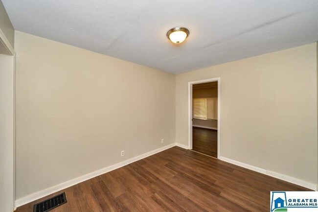 Building Photo - 625 Pinecrest Dr