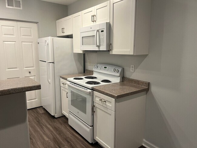 Foto del edificio - Great first floor unit at  Plantation Point