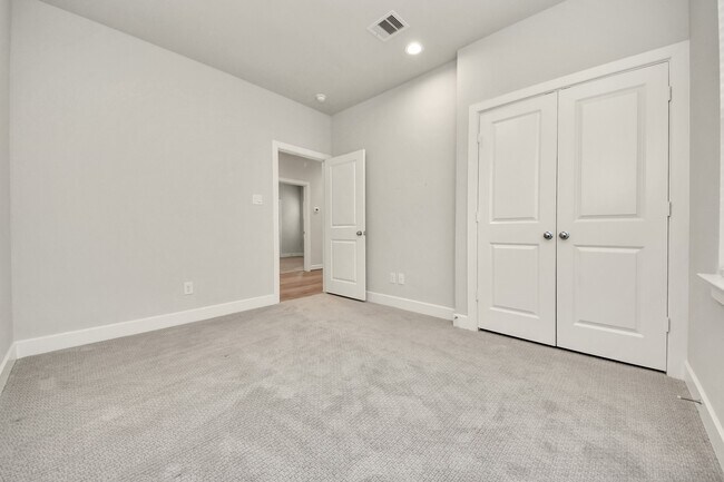 Foto del edificio - 2319 Silva Park Ln
