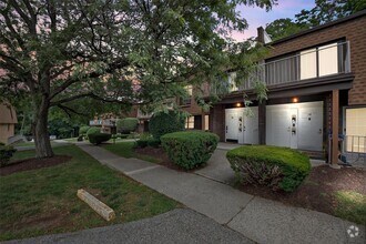 Building Photo - 424 Carpenter Ave