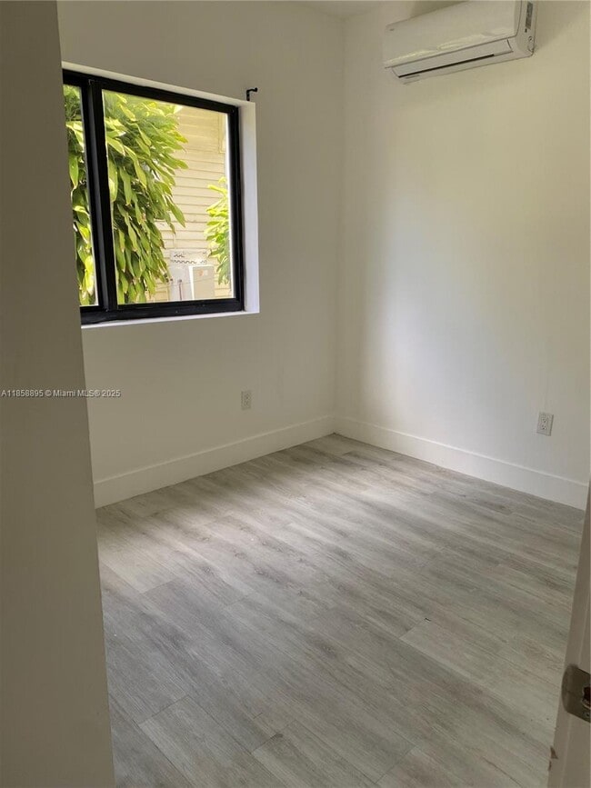 Building Photo - 1101 SW 12th Ct