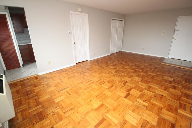 Building Photo - 250 McKnight Cir