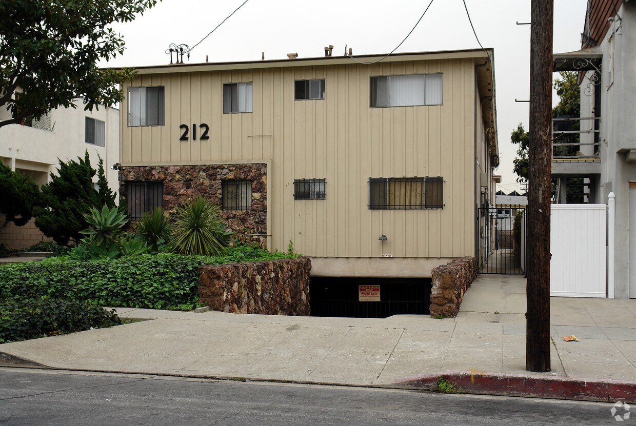 Foto del edificio - 212 E Tamarack Ave