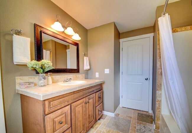 Bathroom - 2522 SW Umatilla Ave