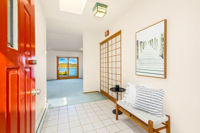 Building Photo - Spectacular Water View Home with Pilates/E...