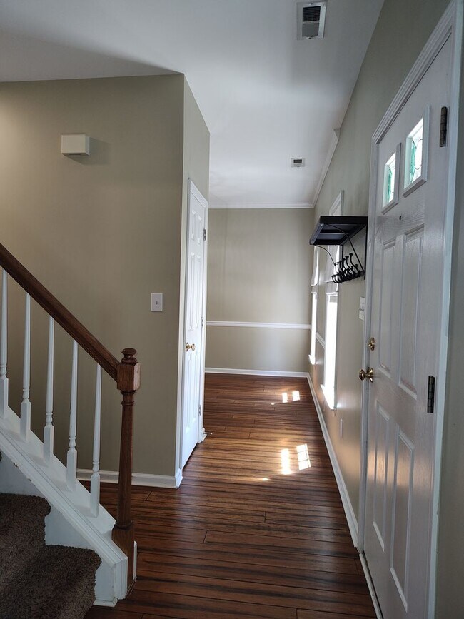 Foto del edificio - Stunning Corner Lot home located within a cul-de-sac in the Mitchell Glen Community!