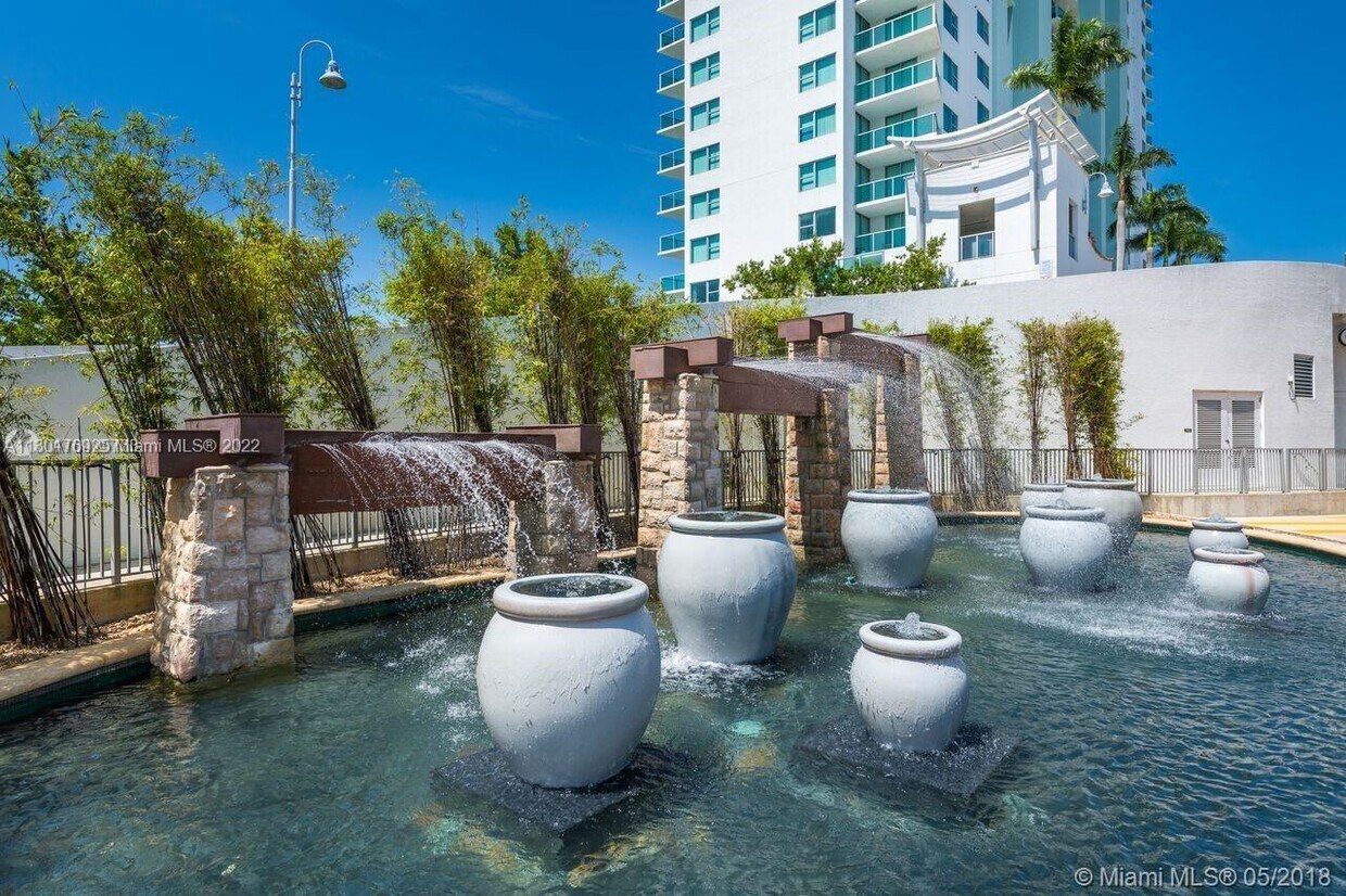 Foto principal - 2681 N Flamingo Rd