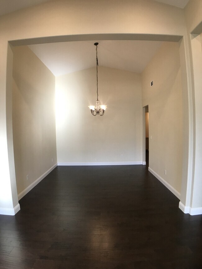 Foto del edificio - Gorgeous NW Home 4 Bed/3 Bath $2,775 Depos...