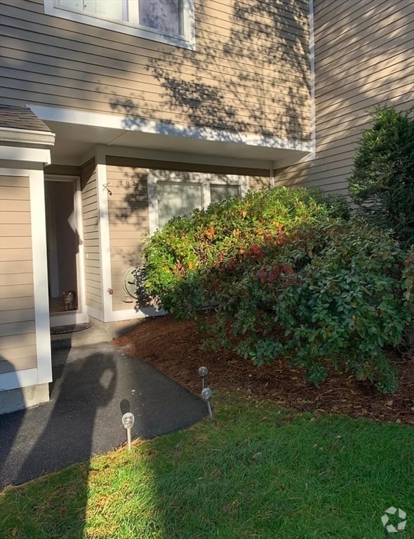Building Photo - 802 Pine Brook Dr