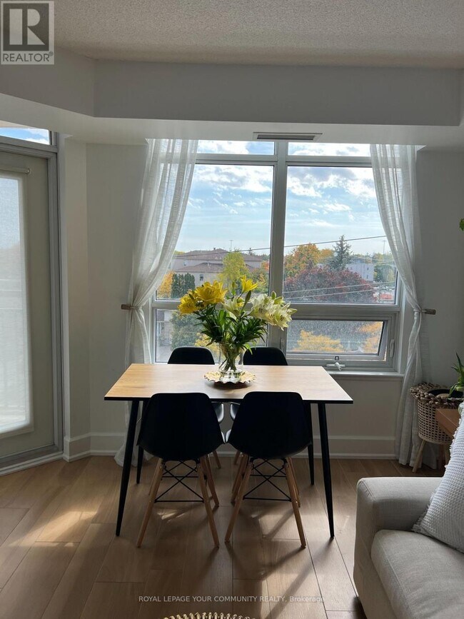Photo du bâtiment - 676-676 Sheppard Ave E