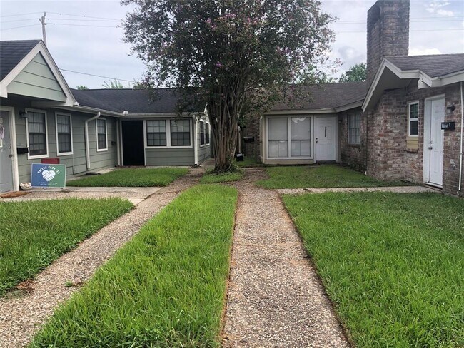 Building Photo - 14520 Woodforest Unit A Blvd