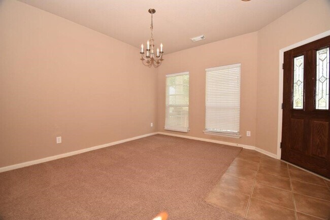 Foto del edificio - 7027 Crockett Ridge Dr