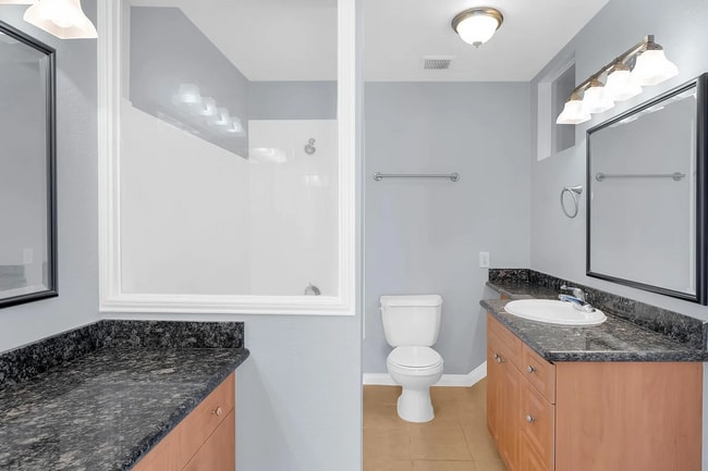 Building Photo - Unit 202