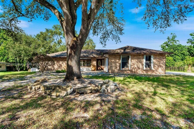 Foto del edificio - 12511 SW 13th St