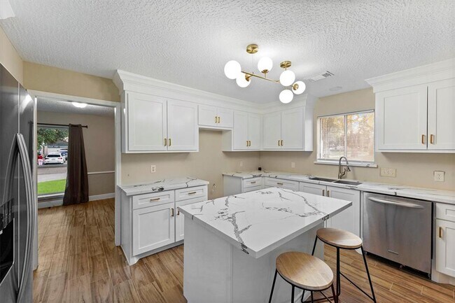 Foto del edificio - 2803 Blue Glen Ln