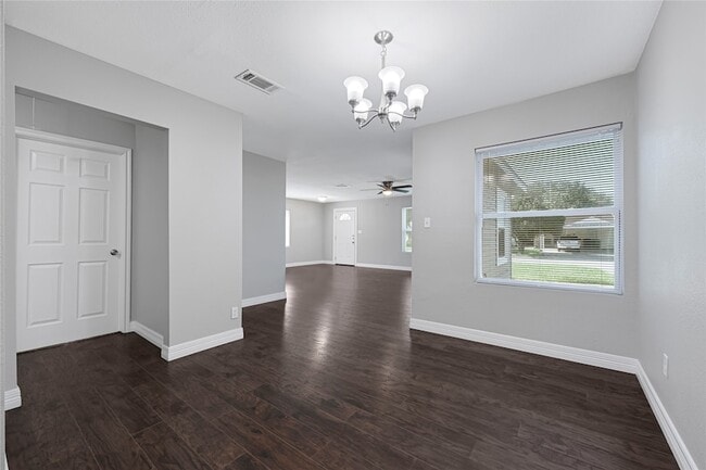 Building Photo - 7523 Azalea St