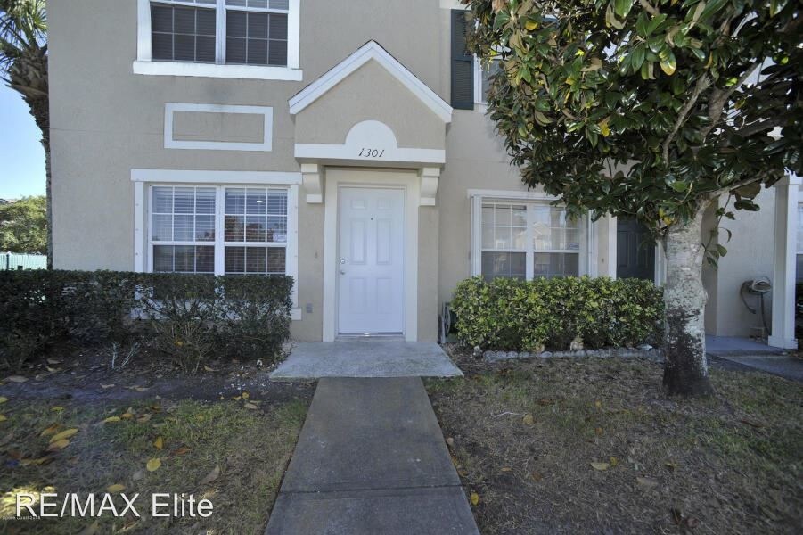 Primary Photo - 1301 Hampton Park Ln