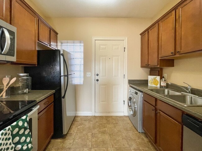 Building Photo - The Melrose