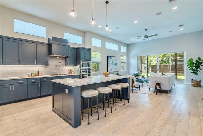 Building Photo - 3004 Hunt Trail