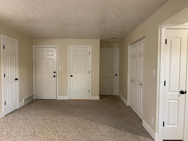 Photo - HAS IT ALL!  One Bedroom Condo; Murray; /Garage & Pool