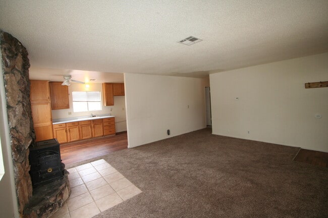Building Photo - 1017 Sequoia Dr
