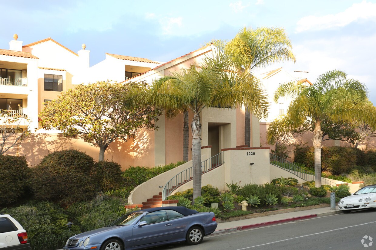 Foto del edificio - 1220 Coast Village Rd