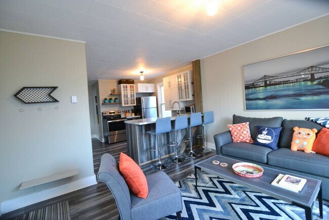 Photo du bâtiment - Bright Upper Flat One Bedroom Unit on Fairbanks Street, Dartmouth