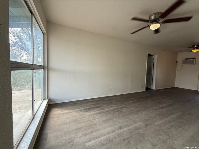 Foto del edificio - 139 Trudell Dr