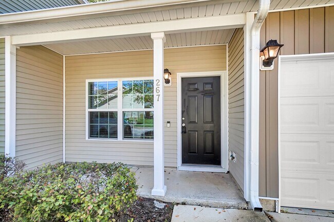 Foto del edificio - Beautiful FOUR bedroom townhome in Goose Creek!